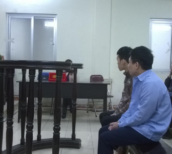 Bị cáo Nguyễn Đình Định và Phùng Xuân Sơn tại phiên tòa phúc thẩm ngày 23/12 - Ảnh: Nguyễn Xinh