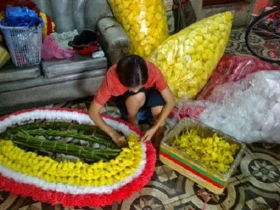 Hoa sẽ được tái chế lại để bán lại.