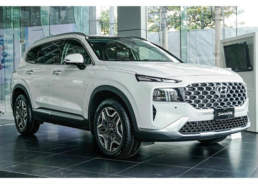 Hai mẫu xe nhà Hyundai đó là Tuccson và SantaFe hiện đang gây sốt khi được các đại lý chào giá kèm "lạc" từ 50 đến 100 triệu đồng.