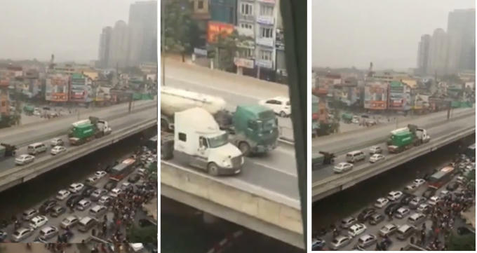 Hai chiếc xe dàn hàng di chuyển "siêu chậm" trên đường vành đai 3.