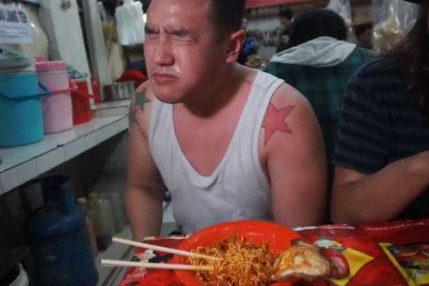 Do đĩa mỳ quá cay nên Ben không thể tiếp tục ăn. (Ảnh: SWNS)