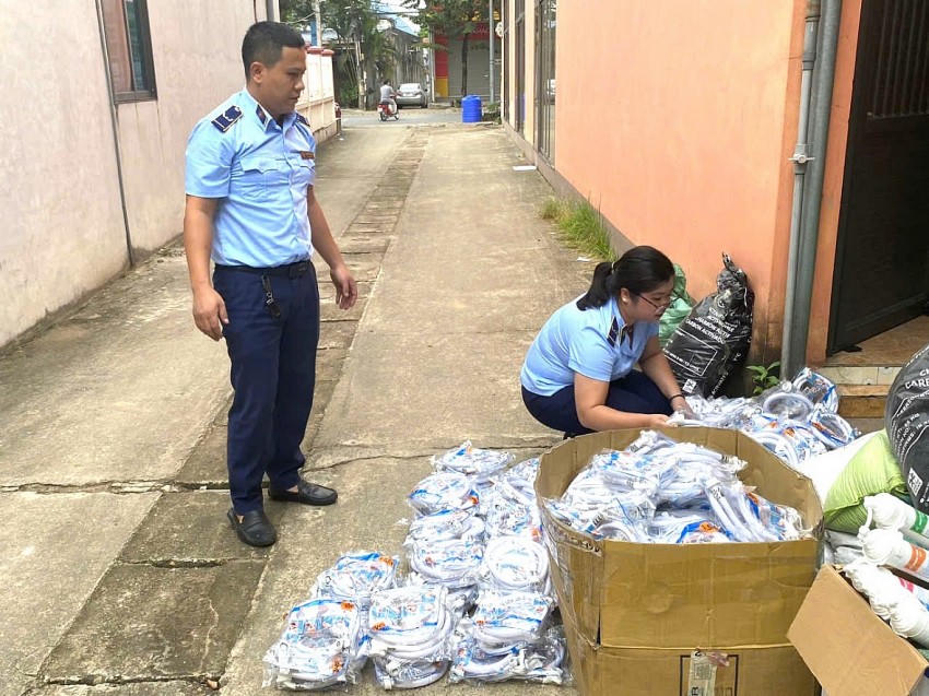 Kinh doanh hàng hóa không rõ nguồn gốc, xuất xứ sẽ bị xử phạt cảnh cáo, phạt tiền từ 300.000 đồng đến 50.000.000 đồng. Ảnh Cục QLTT Thái Nguyên