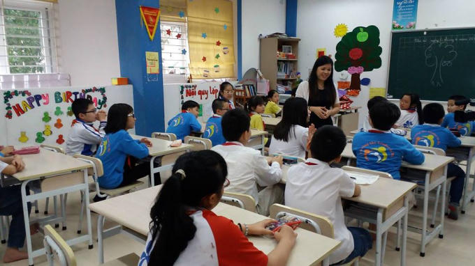 Tiến sĩ Vũ Thu Hương trong một  lớp học