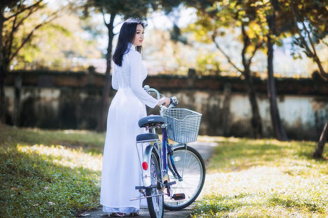 Hiện tại, Hứa Phạm Linda đang là du học sinh tại Mỹ, 9x theo đuổi ngành học Quản trị Kinh doanh để thực hiện ước mơ của mình.