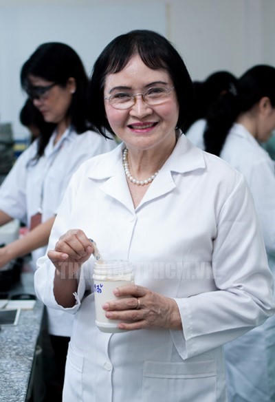 Nhận giải thưởng danh giá Kovalevskaya, có tên trong danh sách 1.000 phụ nữ được đề cử nhận giải Nobel hòa bình năm 2005, PGS.TS Nguyễn Thị Hòe, Chủ tịch HĐQT Tập đoàn Sơn Kova là người phụ nữ nổi danh trong lĩnh vực khoa học và ngành sơn. ảnh 11