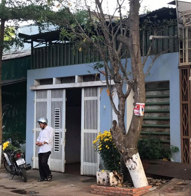 Ngôi nhà số 46 của Phó giám đốc Sở Y tế Đắk Lắk nơi 6 đối tượng tổ chức đánh bạc ăn tiền.