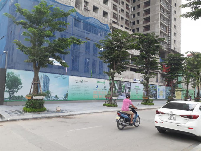 Dự án chung cư cao cấp 349 Vũ Tông Phan (quận Thanh Xuân). Khu đất này thuộc Cty CP Sản xuất kinh doanh xuất nhập khẩu (Prosimex), Cty này được thành lập năm 1989, tiền thân là cơ sở tăng gia sản xuất của Bộ Thương mại. Tháng 6.2006, Cty chuyển đổi thành Cty CP như hiện nay, và tới năm 2014 thì nhóm cổ đông chi phối nắm quyền điều hành đã quyết định liên danh với Cty CP Thiết kế và Xây dựng Việt Nam (Videc) để khai thác khu đất làm chung cư cao tầng. Ảnh: TC