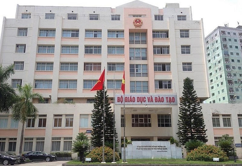 Bộ Giáo dục cần xem xét và chỉ đạo các Sở Giáo dục địa phương trong việc, không phân biệt đối xử, cần cạnh tranh công bằng, minh bạch giữa trường công và trường tư.