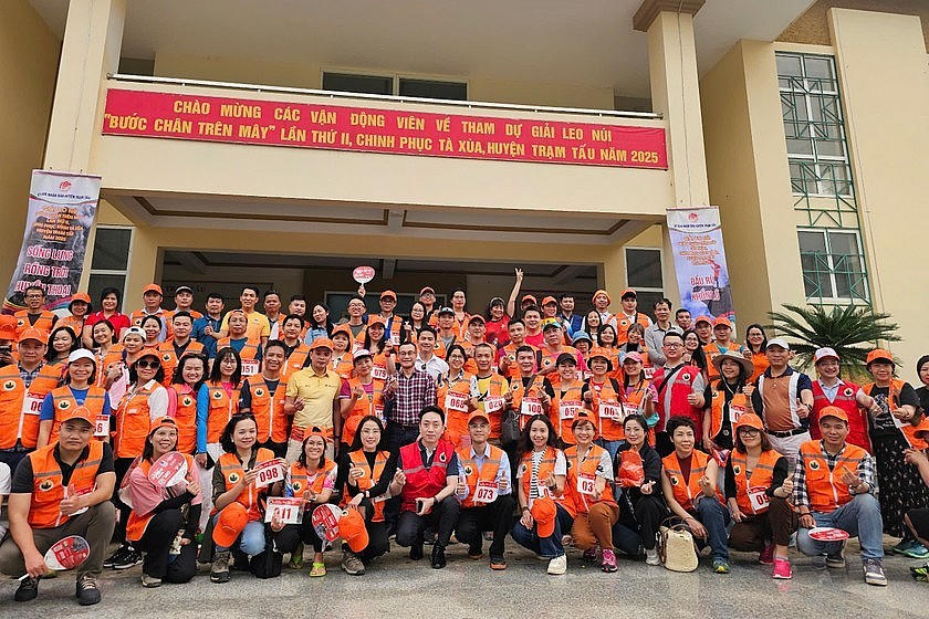 100 nhà báo làm việc tại các cơ quan báo chí trên cả nước chuẩn bị chinh phục đỉnh Tà Xùa - Trạm Tấu - Yên Bái.