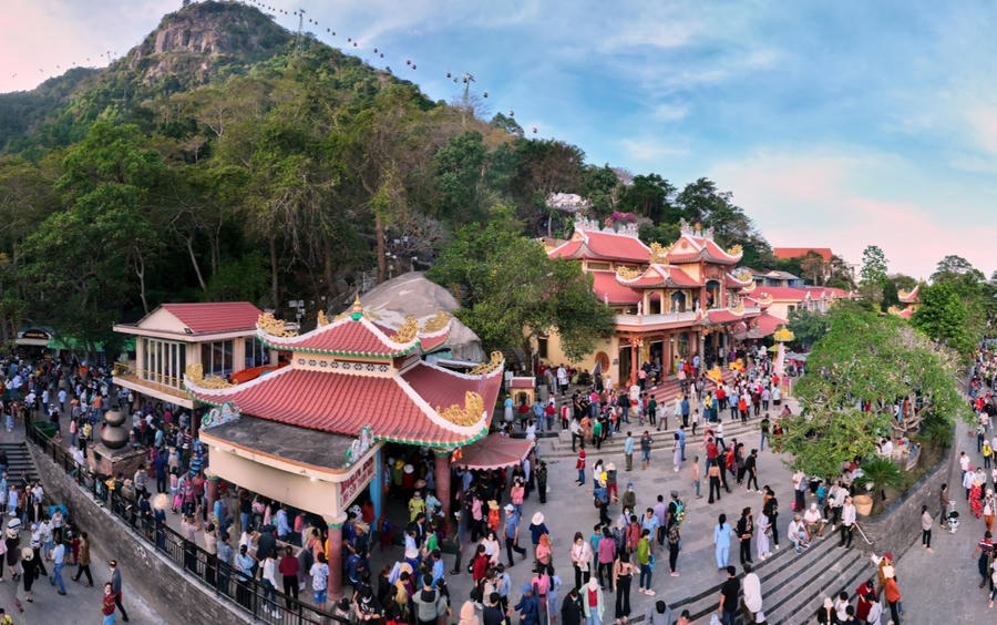Lễ khánh đản Quán Thế Âm sẽ tổ chức tại Chùa Bà. Ảnh: Sun Wold Baden Mountain