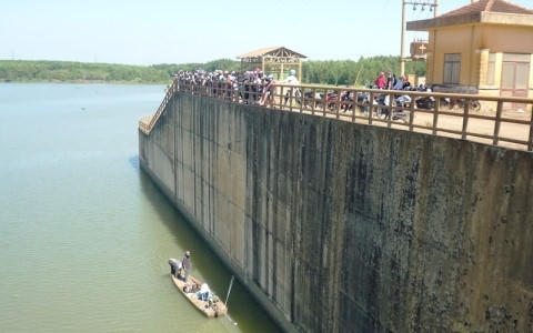 Khu vực, nơi em T. gieo mình tự tử.