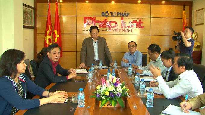 Ông Đặng Ngọc Luyến - Phó tổng biên tập thường trực báo Pháp luật Việt Nam phát biểu đón đoàn