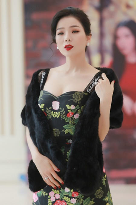 Sau nhiều năm hát bolero, Lệ Quyên bất ngờ thử sức với nhạc Trịnh.