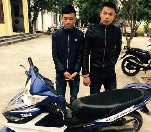 Hoàng Văn Dũng (trái) và Trịnh Minh Chiến