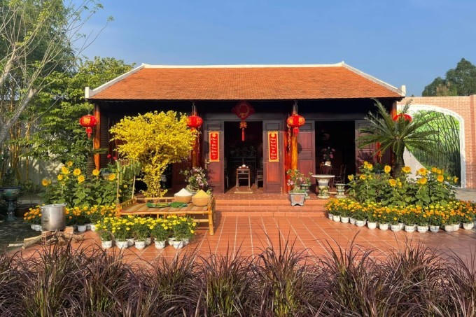 Ngôi nhà trong một khu sinh thái ở Nam Bộ trang hoàng rực rỡ đón Tết.