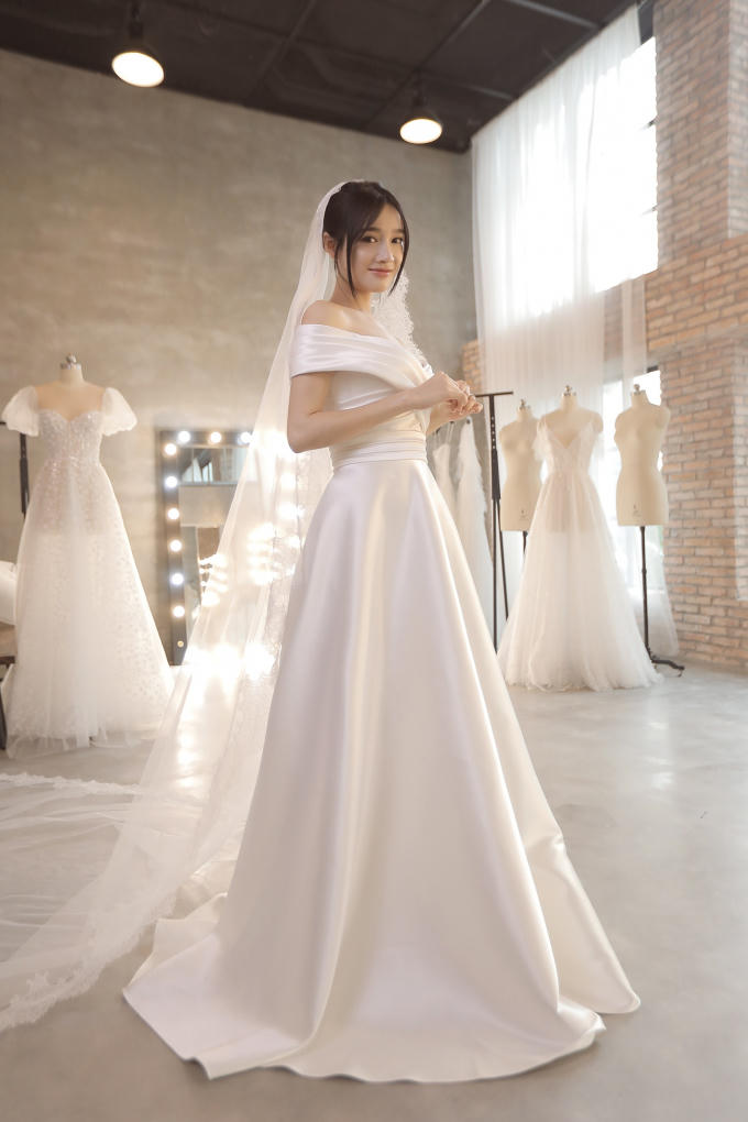 Nhã Phương đích thị là cô dâu của năm khi diện những thiết kế váy cưới trong mơ của mọi cô gái