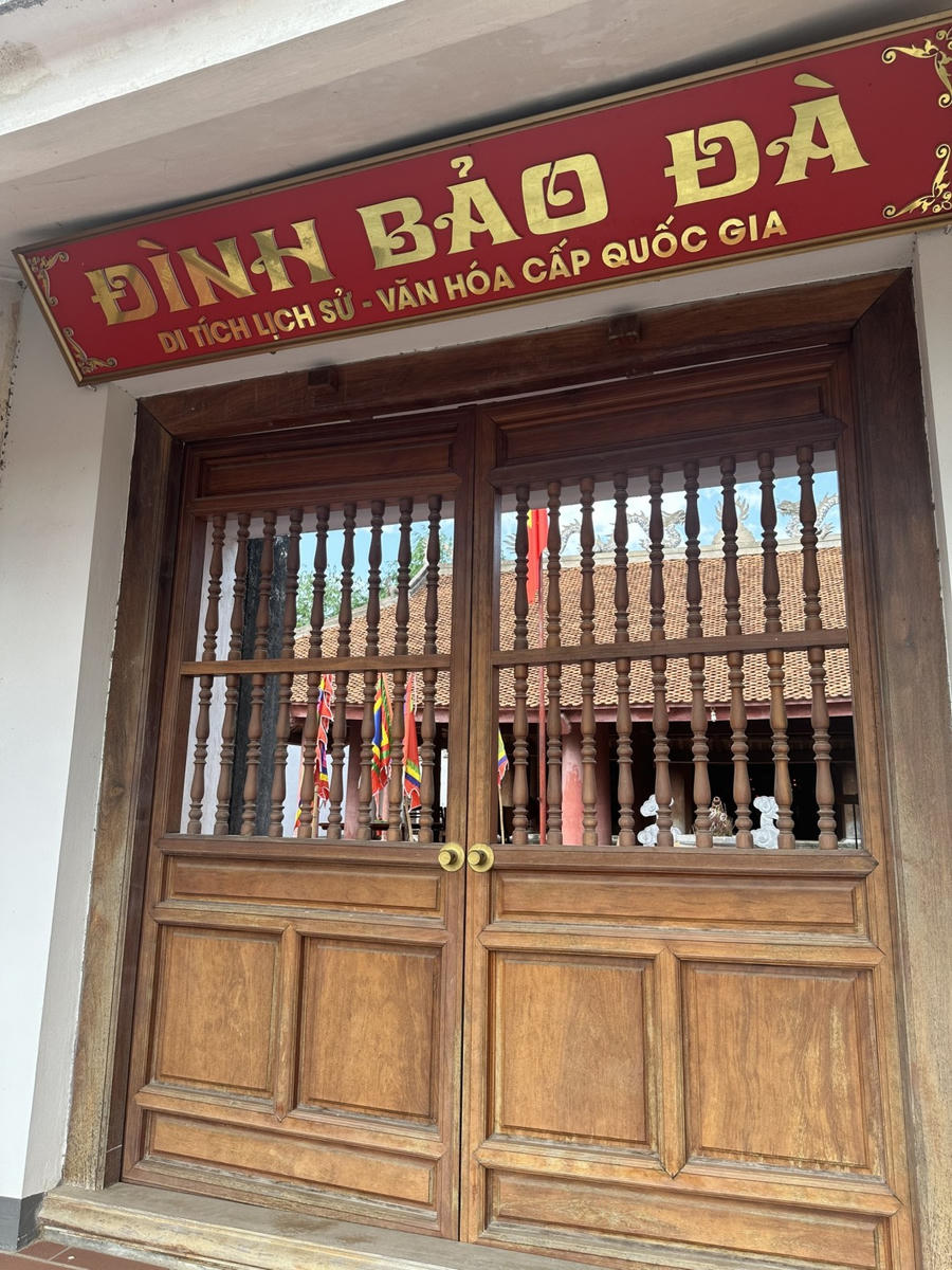 Cổng đình Bảo Đà.