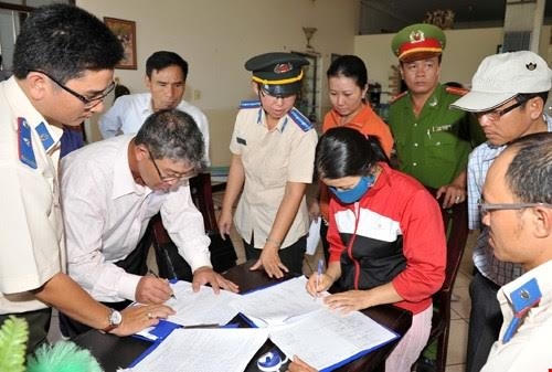 Làm thủ tục thi hành án. (Ảnh minh họa).