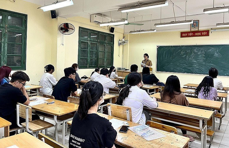 Sau lương cơ sở, mức khen thưởng cho các danh hiệu của giáo viên cũng sẽ tăng. (Ảnh minh hoạ: VGP/Nhật Nam)