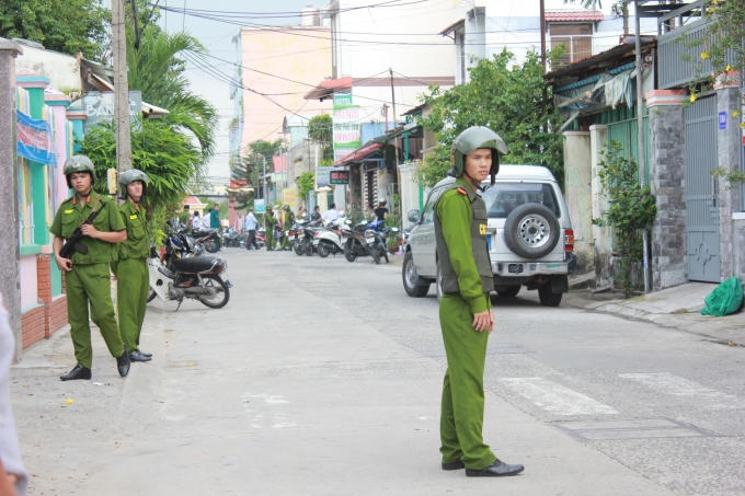 Lực lượng công an bảo vệ hiện trường