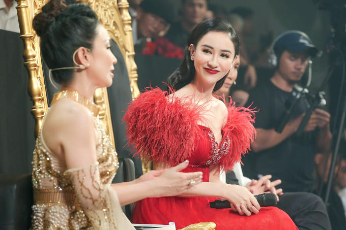 Hà Thu hóa nữ hoàng lửa dẫn dắt chung kết Duyên dáng Bolero 2018