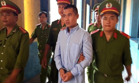 Bị cáo trong vòng dẫn giải.