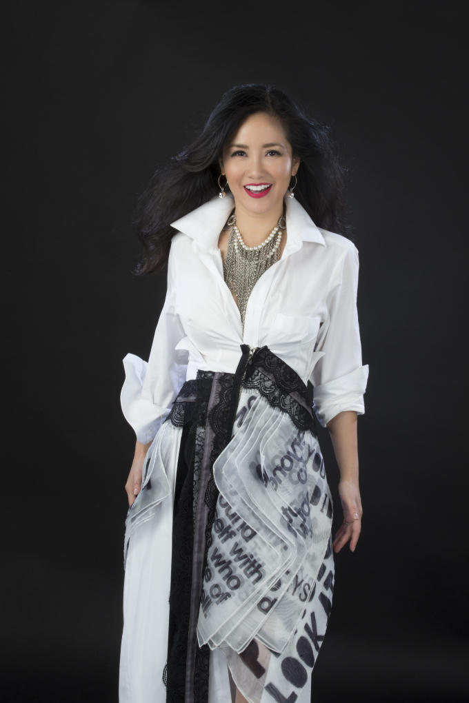 Hồng Nhung: “Âm nhạc và hai con giúp tôi vượt qua nỗi buồn ly hôn”