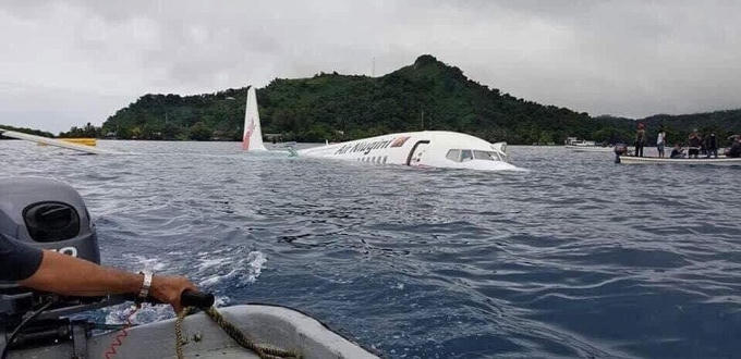 John Merelli, một nhân chứng cho biết: "Chiếc máy bay lao xuống biển và chỉ khoảng 5 phút sau lực lượng cứu hộ đã có mặt tại hiện trường. Họ là người dân trong vùng bởi ở đó có rất nhiều tàu thuyền neo đậu".
