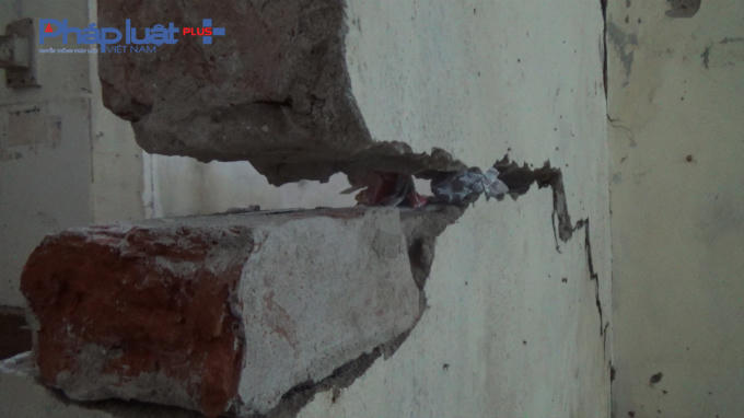 Vết nứt như hàm ếch.