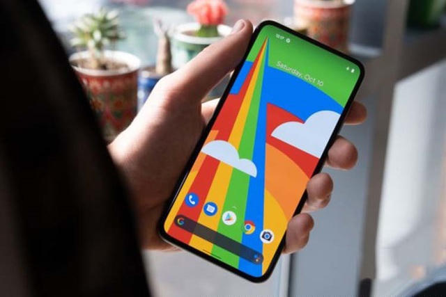 Google Pixel 6 - Một số nguồn tin gần đây tiết lộ rằng Pixel 6 sẽ là thiết bị tái định nghĩa dòng sản phẩm smartphone của Google. Nhiều khả năng, Pixel 6 sẽ được trang bị camera ẩn dưới màn hình. Máy sẽ sở hữu màn hình tràn viền hoàn toàn cùng thiết kế sang trọng hơn với mặt lưng kính, khung viền kim loại. Dự kiến, máy sẽ ra mắt vào quý IV/2021.