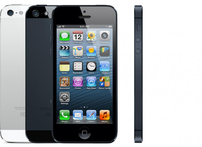 iPhone 5 được mang về Việt Nam khá sớm sau khi được mở bán tại một số nước lân cận trong khu vực vào cuối tháng 9. Những chiếc máy đều tiên được chào bán tại Việt Nam có giá từ 23 triệu trở lên cho tới 27 triệu, tùy phiên bản bộ nhớ trong. Giá bán này cao hơn gấp rưỡi mức giá đề xuất của Apple.