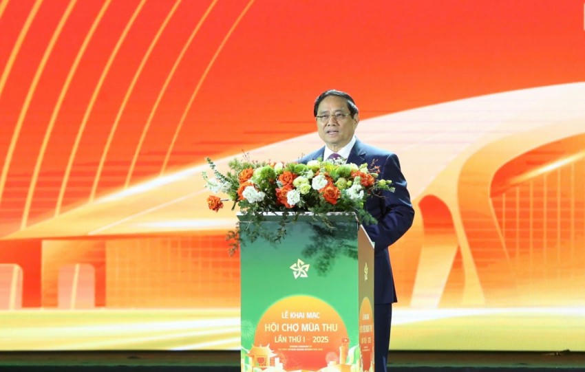 Thủ tướng Phạm Minh Chính phát biểu tại Lễ Khai mạc Hội chợ Mùa Thu 2025. Ảnh: VGP