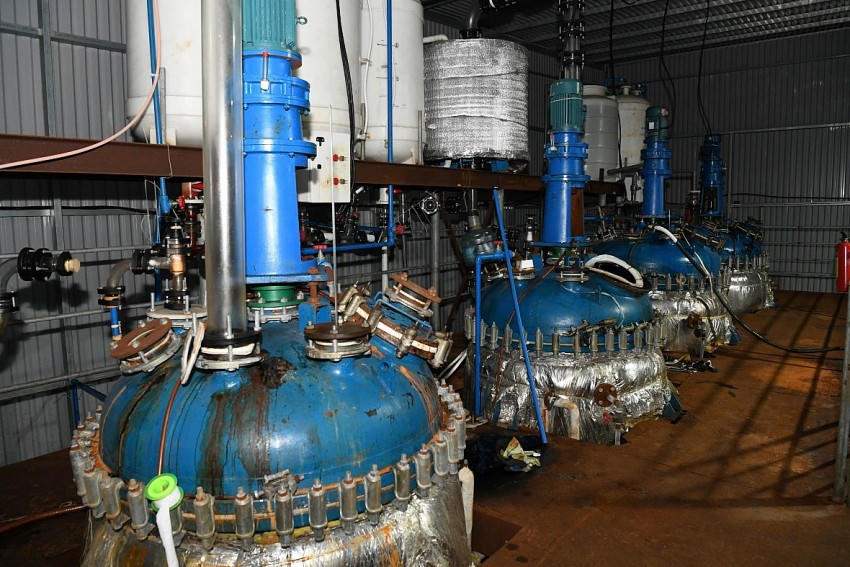 Khu nhà xường được nhóm tội phạm lặt đặt hệ thống máy móc hiện đại để sản xuất ma tuý.