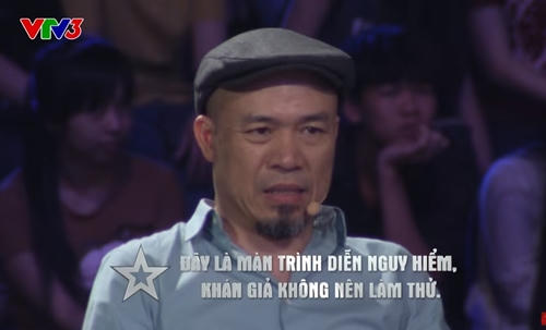 3 gi&aacute;m khảo Got Talent run sợ với Kungfu d&ugrave;ng lưỡi chặn đứng c&aacute;nh quạt