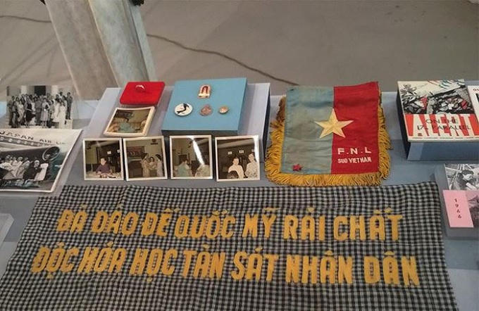 Những hiện vật quý giá được bà Nancy Hollander trao tặng