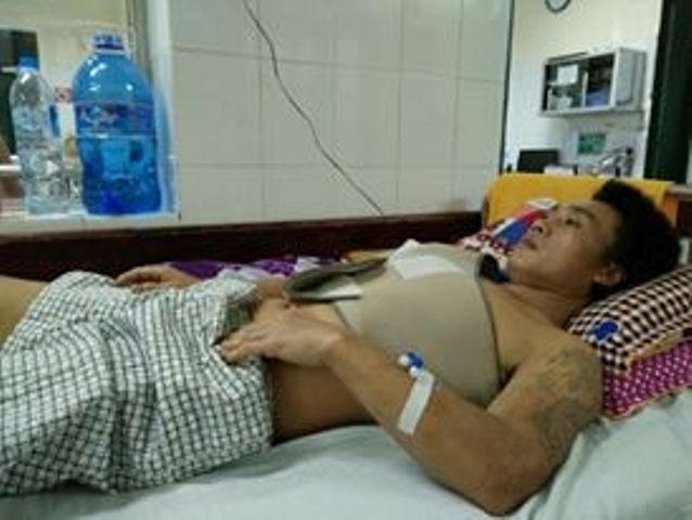 Hiện anh Hà đang điều trị tại bệnh viện ở Hà Nội sao khi thoát khỏi lái hái tử thần (Ảnh: Duy Khương).