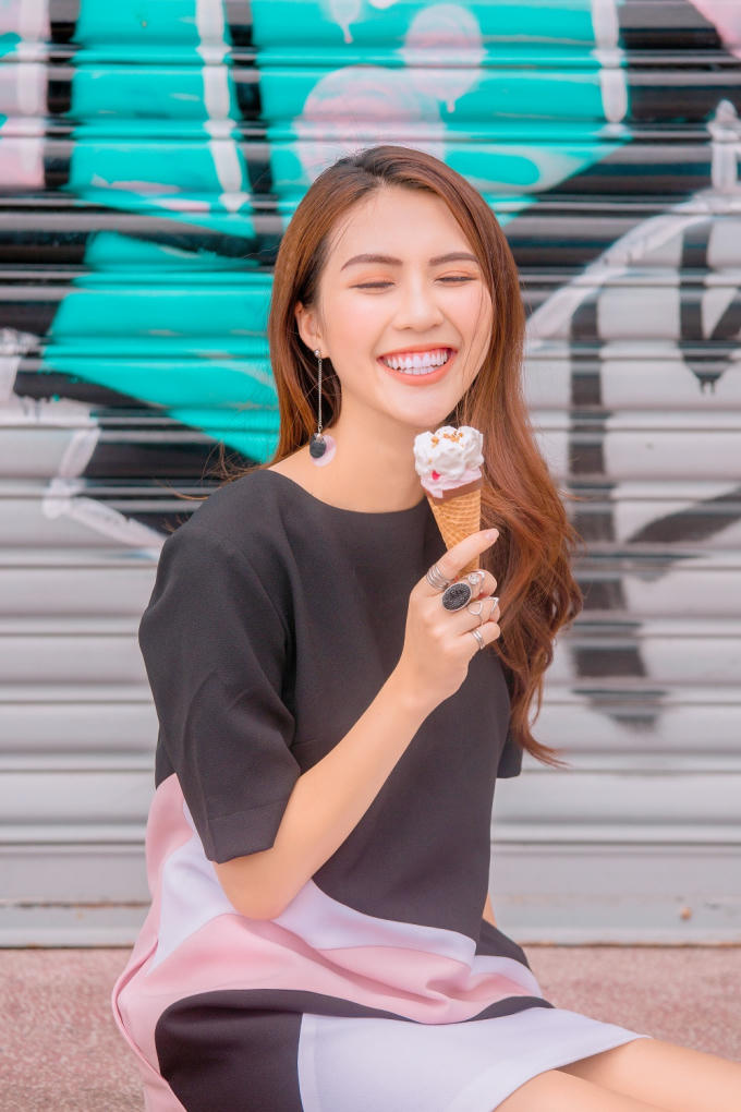 Đ&atilde; mắt với street style đầy m&agrave;u sắc của &ldquo;Hoa hậu the face&rdquo; Tường Linh