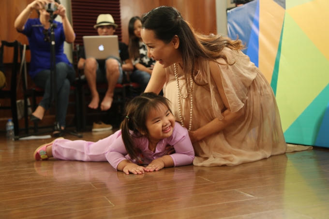 Giáng Son bị đẩy vào tình thế khó xử khi tài năng nhí vào phòng thi nhưng nhất quyết “không hát đâu” và buộc phải trở thành bảo mẫu bất đắc dĩ.