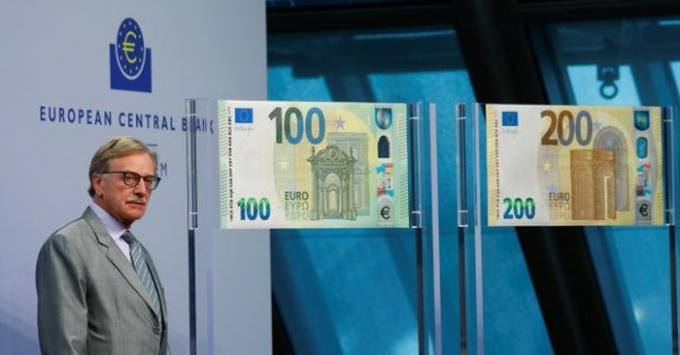 Đồng 100 Euro và 200 Euro trong "serie Europe" chính thức ra mắt