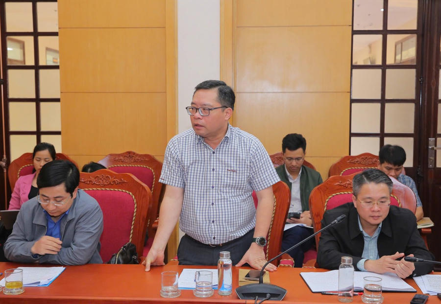 Lãnh đạo Sở Xây dựng phát biểu tại hội nghị.
