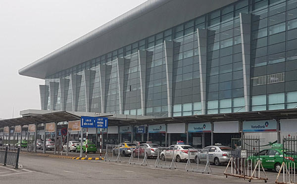 Xe ô tô ra vào sân bay Nội Bài chỉ 5 phút cũng phải trả phí