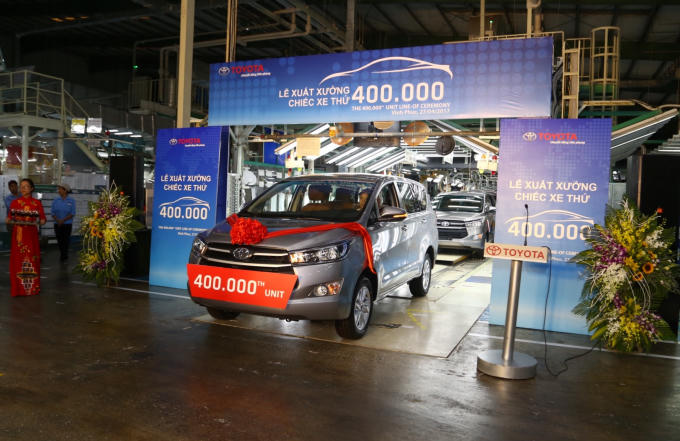 Chiếc xe thứ 400,000 xuất xưởng - chiếc Innova