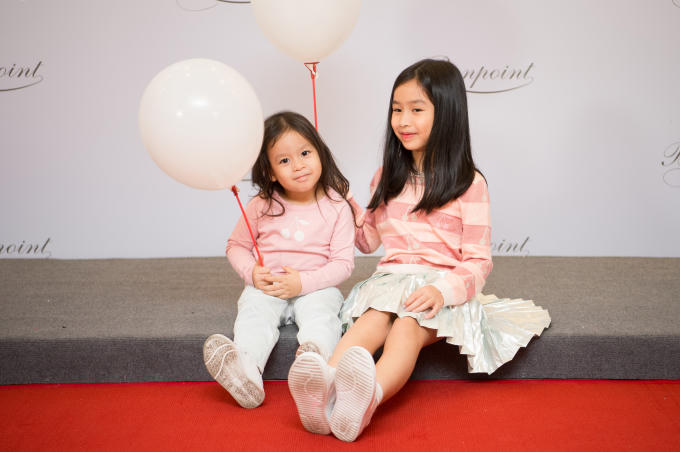 3 mẹ con Lưu Hương Giang h&oacute;a n&agrave;ng thơ nước Ph&aacute;p tại sự kiện thời trang