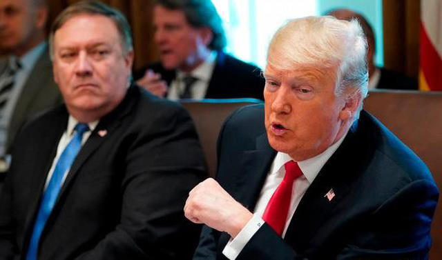 Tổng thống Mỹ Donald Trump (phải) quyết định hủy chuyến thăm Triều Tiên của Ngoại trưởng Mỹ Mike Pompeo vào tuần tới. (Ảnh: AFP)