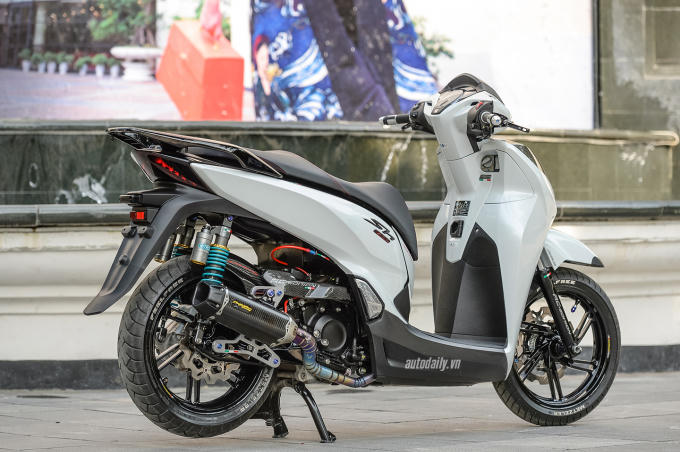 Ảnh chi tiết Honda SH300i được độ khủng tại H&agrave; Nội