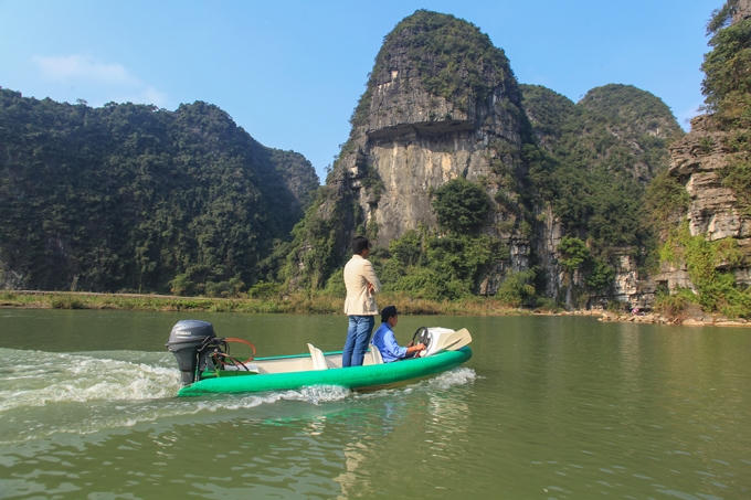 Có cả Ekip tuần tra hỗ trợ đoàn làm phim