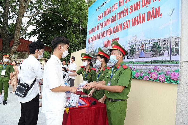 Các trường CAND tổ chức nhiều hoạt động hỗ trợ thí sinh tham dự kỳ thi đánh giá của Bộ Công an. Hình ảnh minh hoạ.