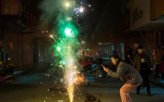Đối tượng nào được sử dụng pháo hoa và pháo hoa nổ?