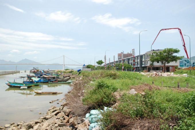 Khu vực dự án bến du thuyền 5 sao mà ngư dân đang neo đậu thuyền. 