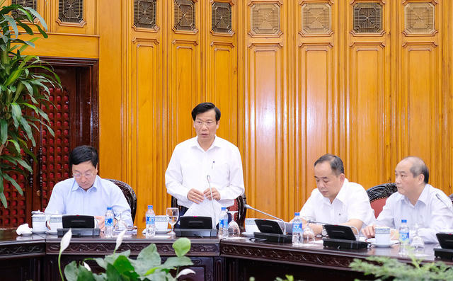 Bộ trưởng Văn hoá, Thể thao &amp; Du lịch phát biểu tại phiên họp.